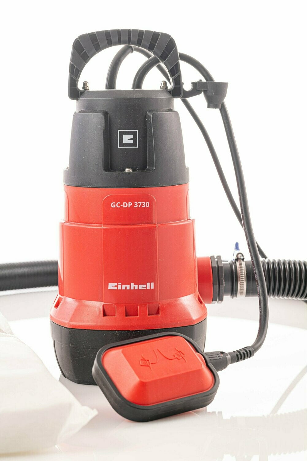 Mit unserer PureFlow Schmutzwasserpumpe erleichtern wir Ihnen die lästige und zeitraubende Arbeit vor, während und nach der Badesaison. Aufgrund ihrer starken Leistung ist sie ist auch ideal geeignet für Teiche, Brunnen und Zisternen.